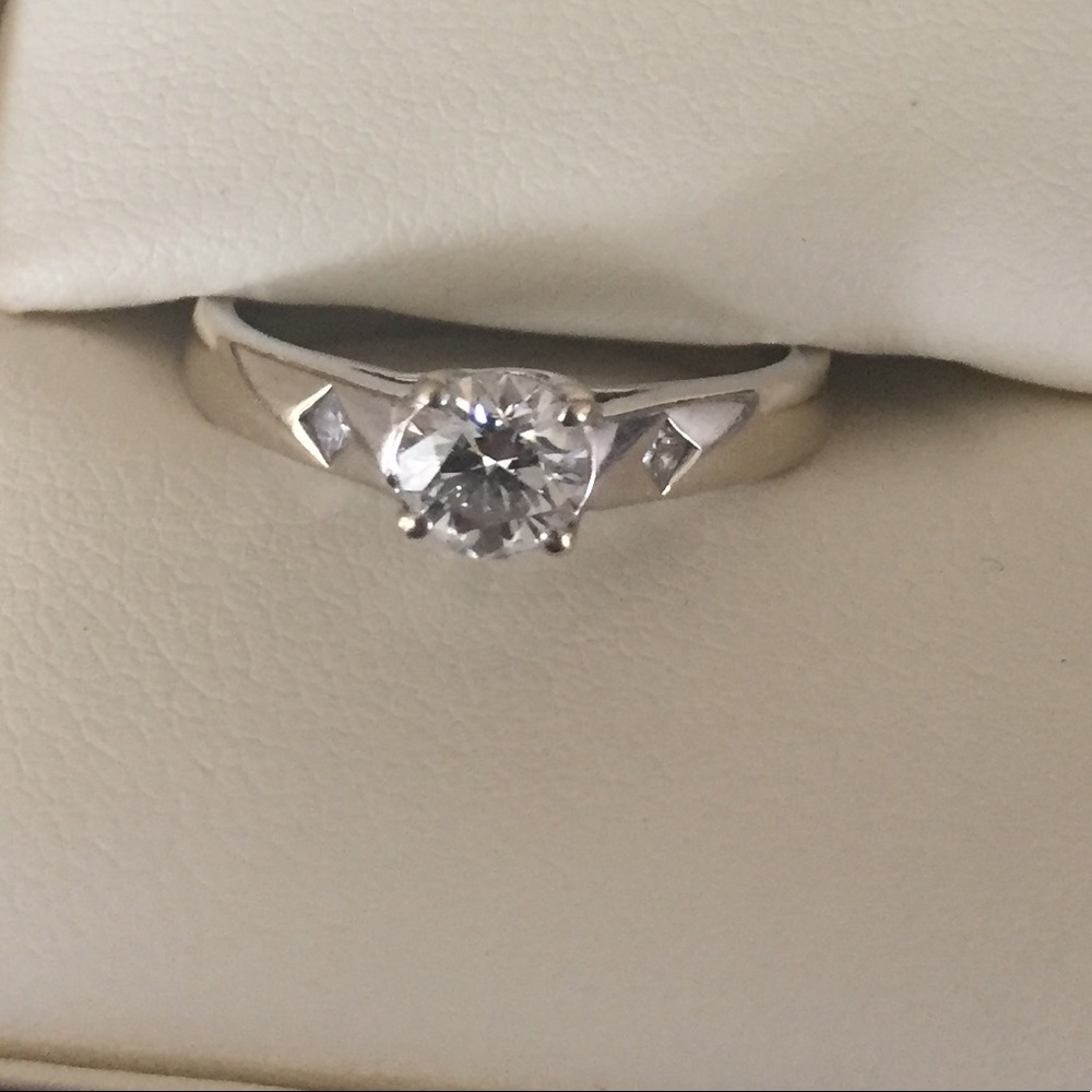 Diamond ring size 7 with appraisal
